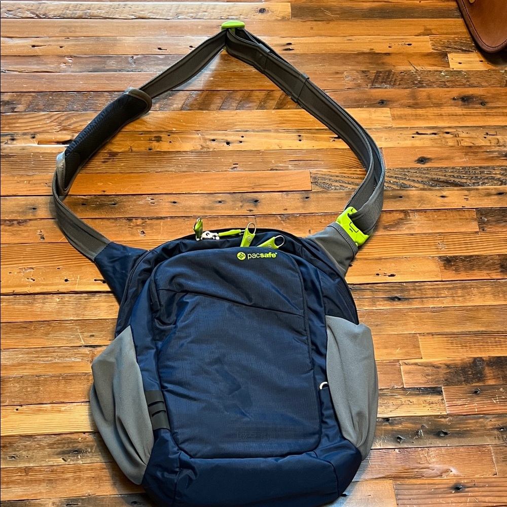 Pacsafe Antitheft RFID Crossbody Bag